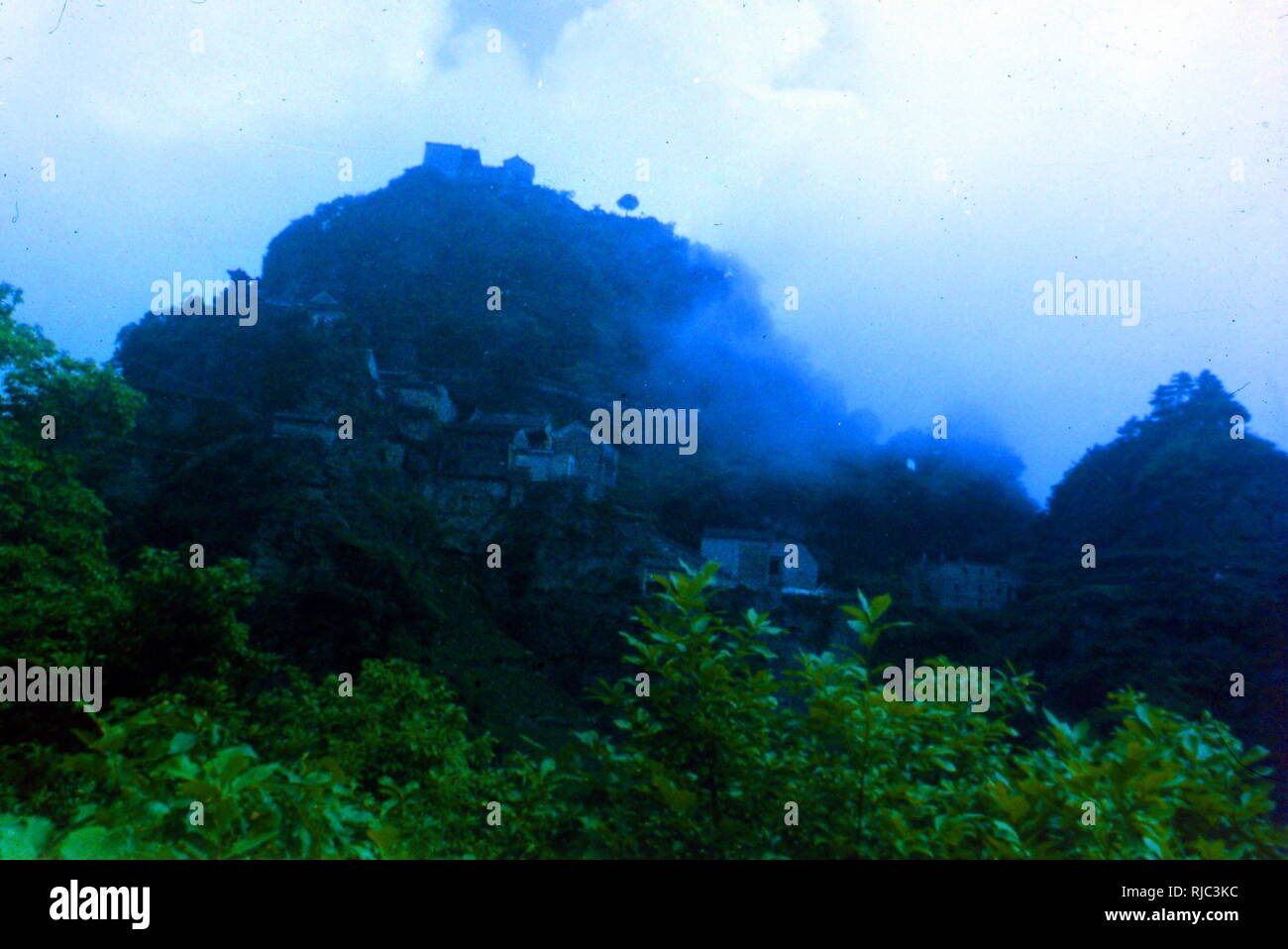 Wudang Berge, Hubei, China, südlich der Bezirksfreien. Die wudang Berge sind für die Praxis des Tai Chi und Taoismus bekannt Stockfoto