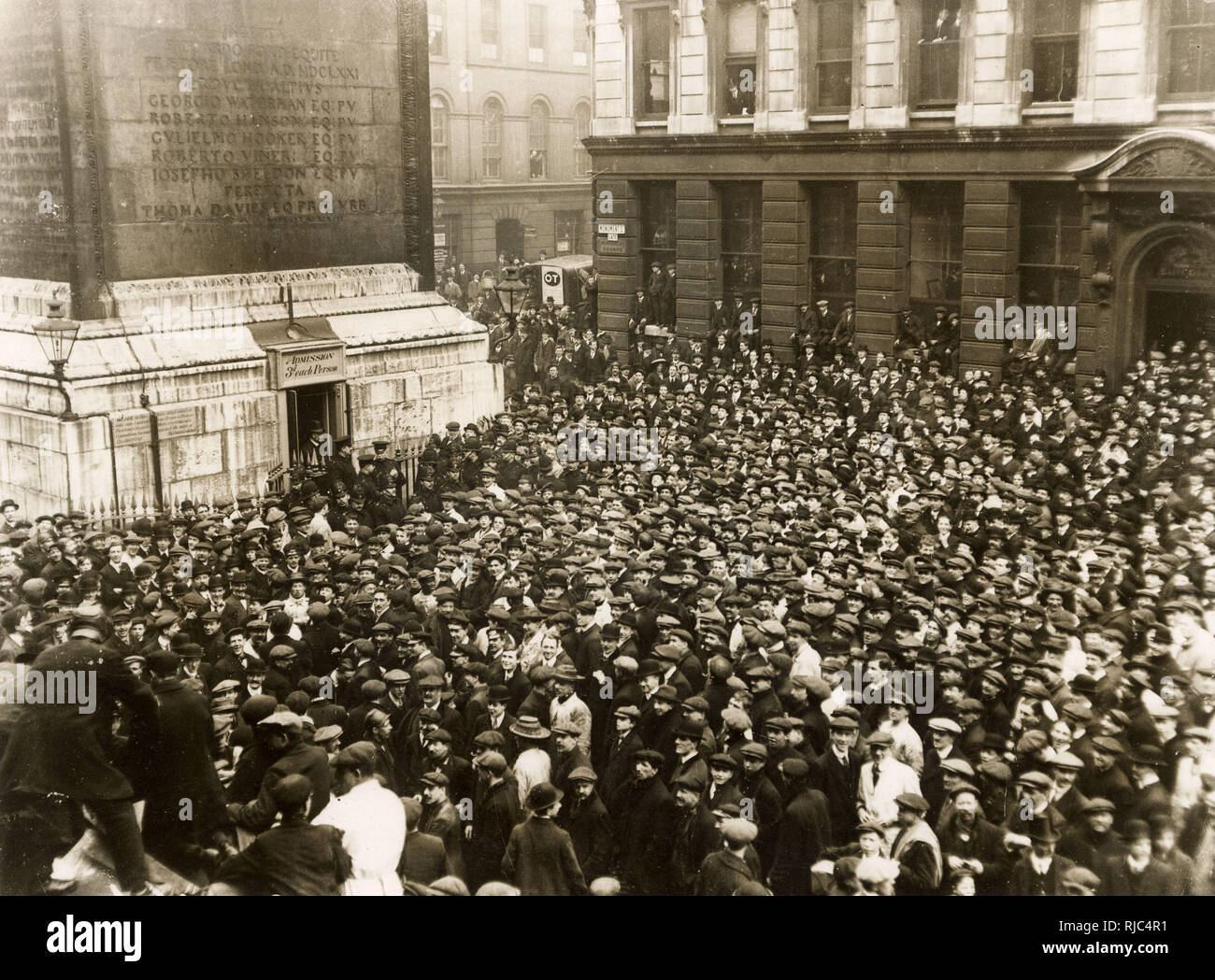 Suffragetten erobern das Monument in London Stockfoto