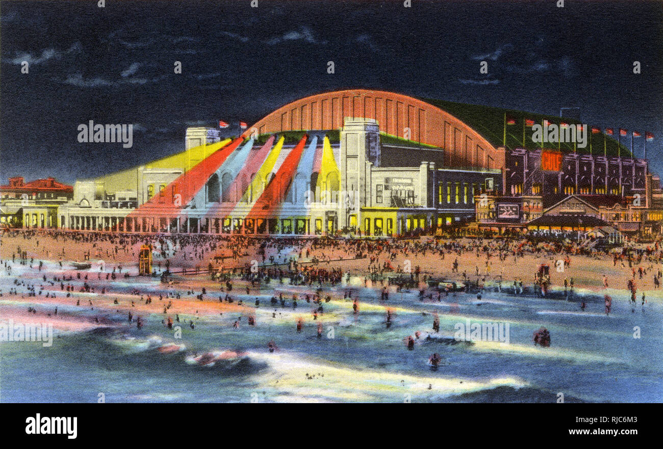 Nachtblick auf die Convention Hall, Atlantic City, New Jersey Stockfoto