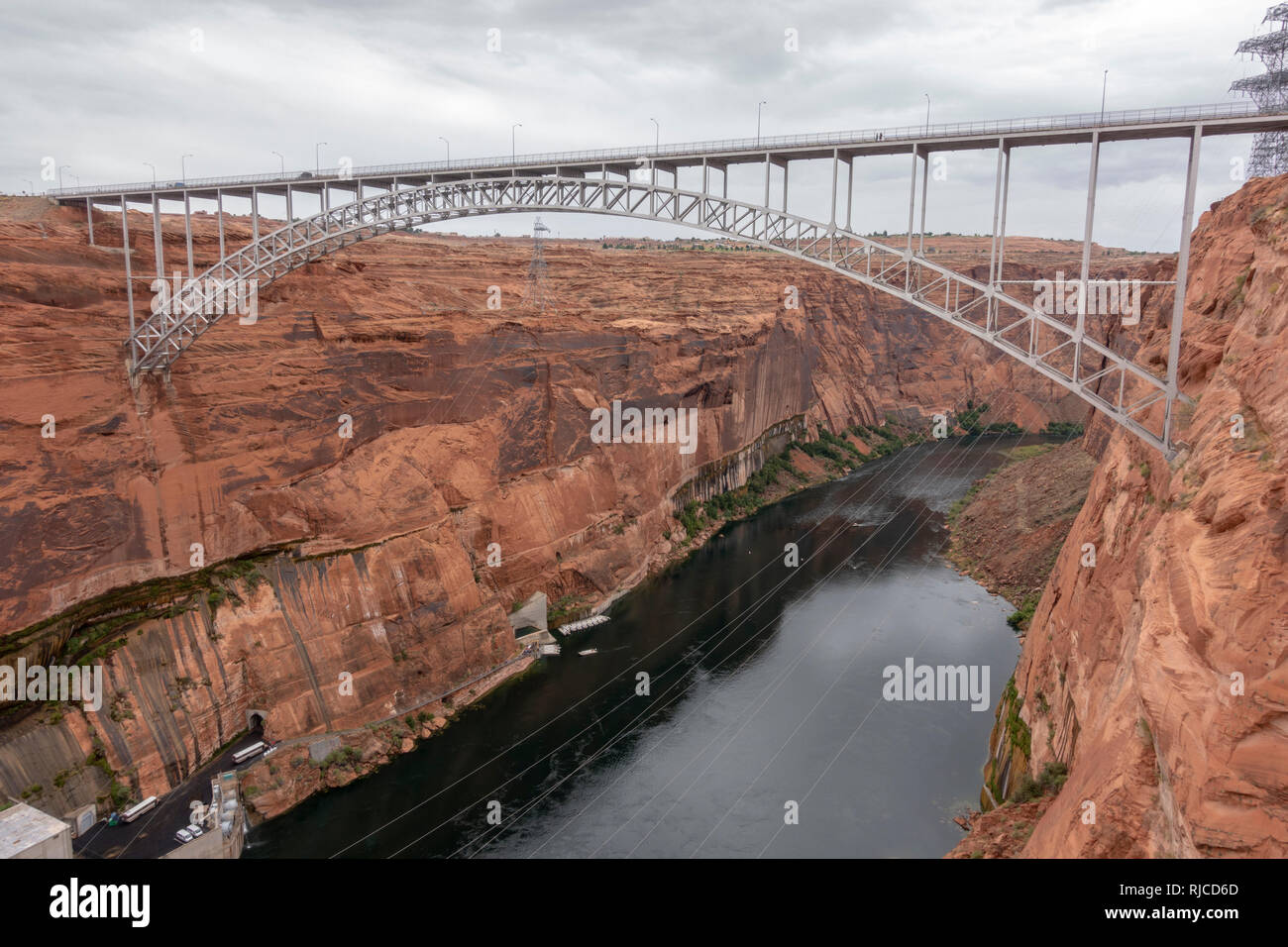 Glen Canyon Bridge (Glen Canyon Dam Bridge), die U.S. Route 89 über den Colorado River, Arizona, USA. Stockfoto