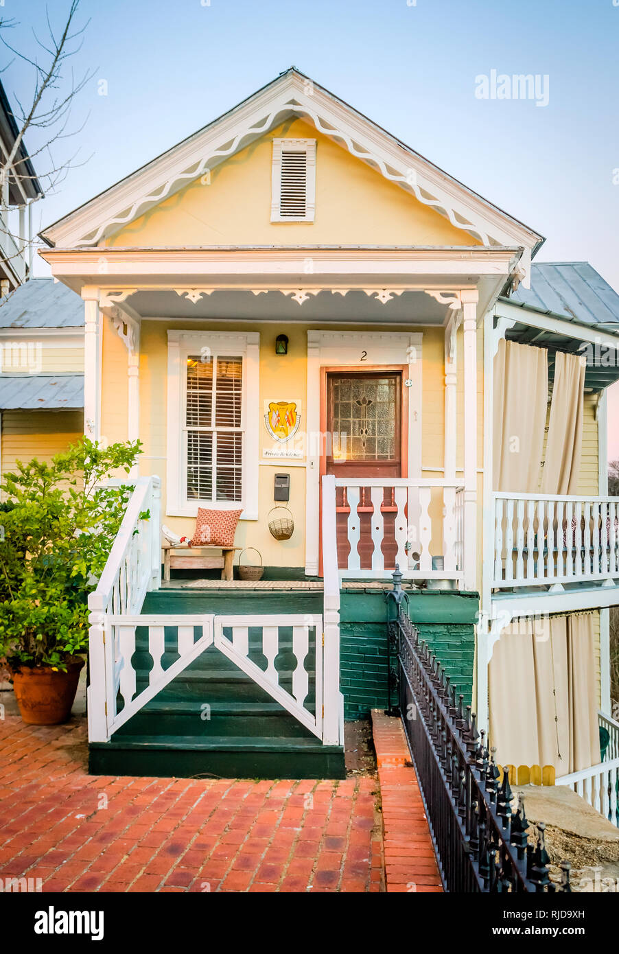 Die Sonne geht auf der Bridgetender Cottage, Feb.14, 2015 in Selma, Alabama. Das Haus wurde ca. 1883 oder 1884 und mit Blick auf den Delaware River. Stockfoto