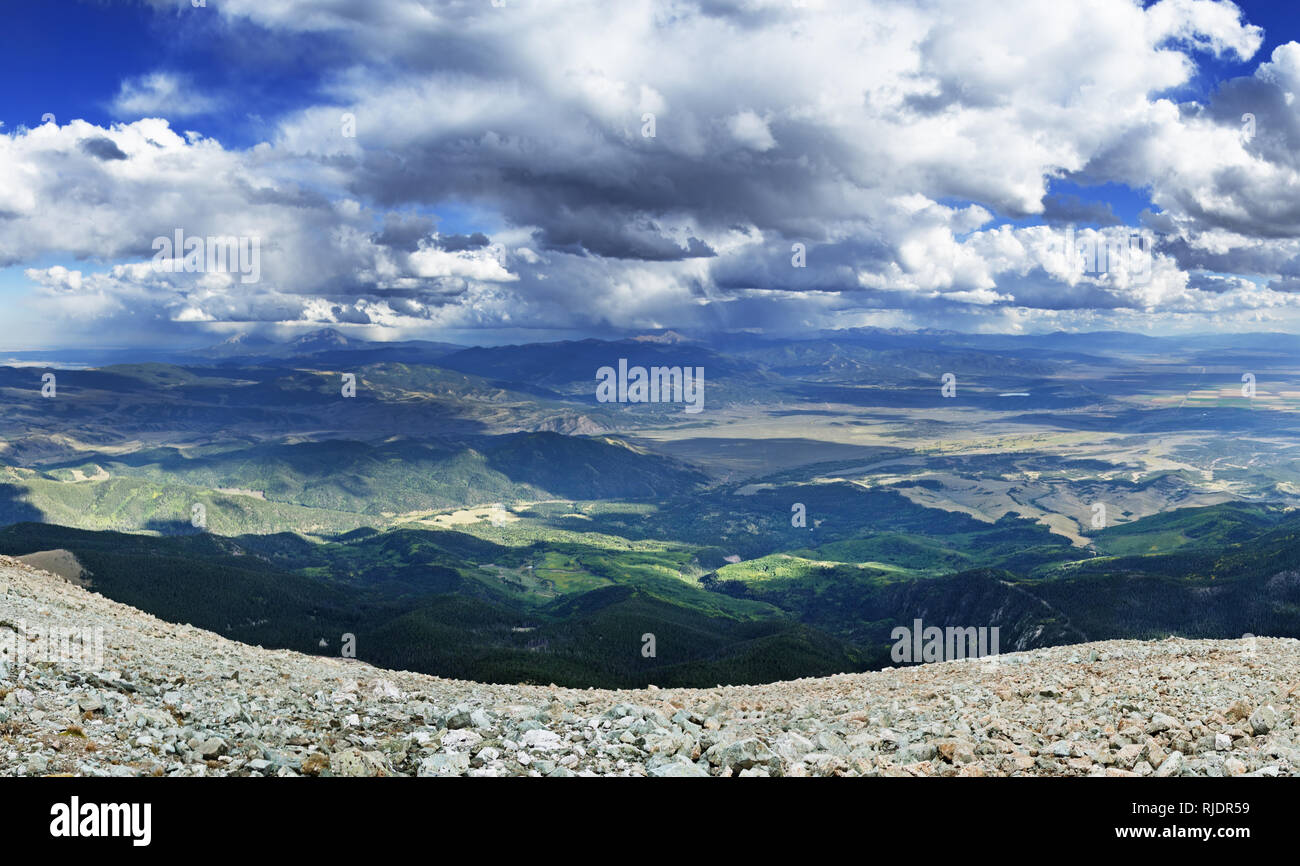 Panoramabild von Wetter über den südlichen Sangre De Cristo reichen von der Gipfel der Lindsey Peak Stockfoto