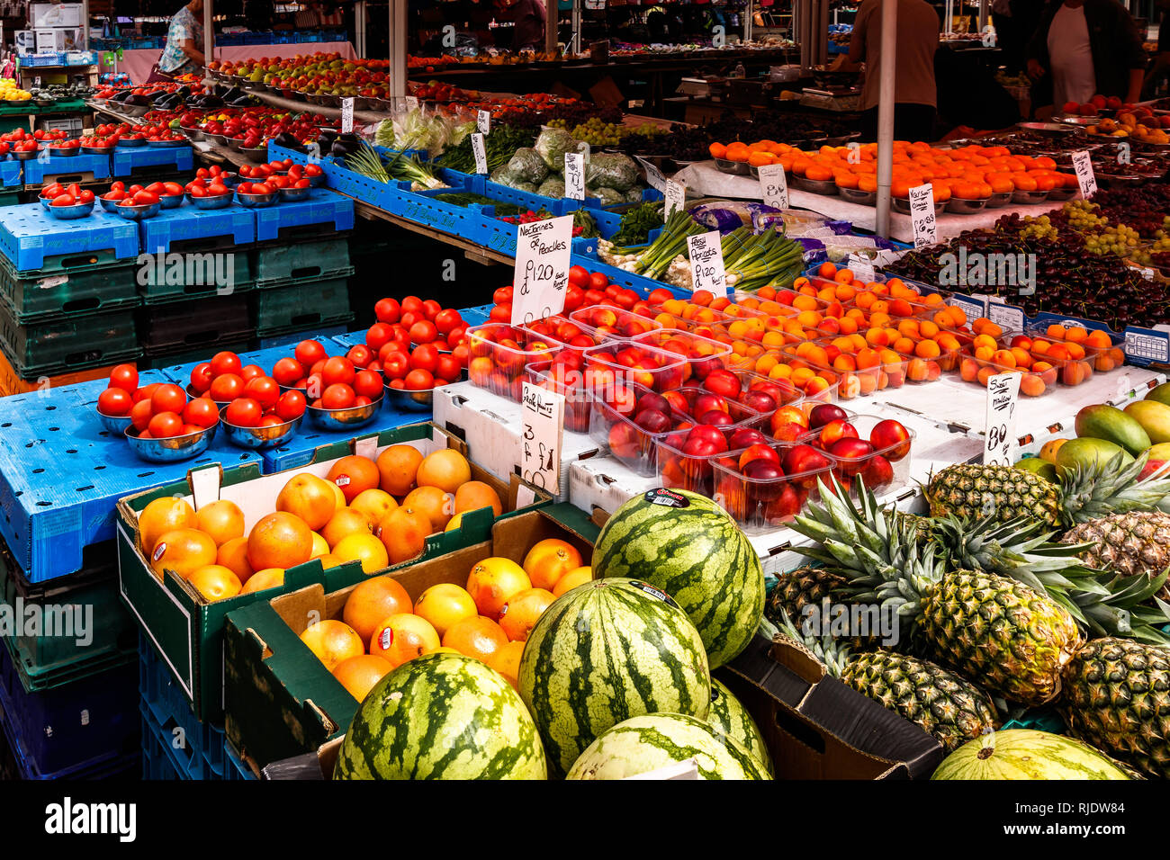 Markt für Obst und Gemüse ausgeht, Northampton, England Großbritannien Stockfoto