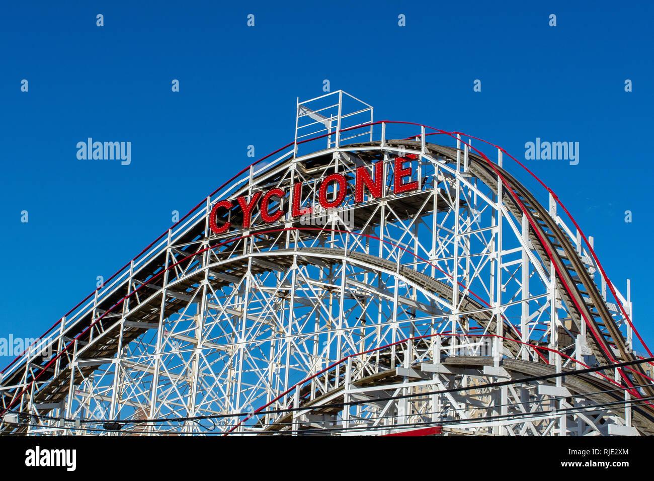 24. März 2018: Cyclone Roller Coaster Ride in Coney Island, Brooklyn Stockfoto