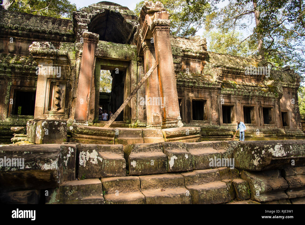 Angkor Wat Tempel Kehrmaschine im Angkor Archäologischen Park, Siem Reap, Kambodscha. Stockfoto