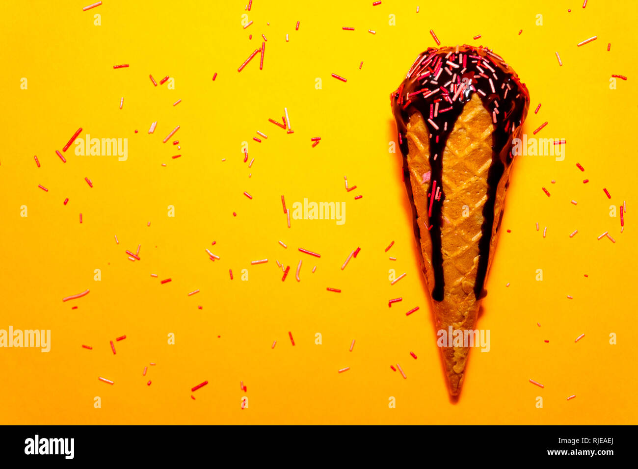 Single super Eis mit Schokolade topping Stockfoto