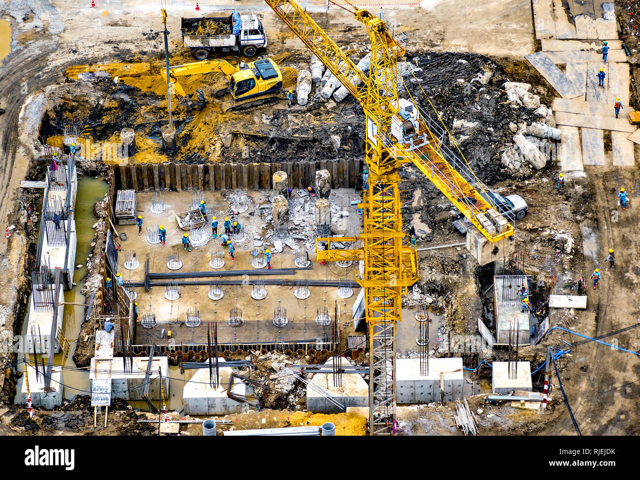 Luftaufnahme der Stiftung bei der Arbeit auf einer Baustelle. Stockfoto