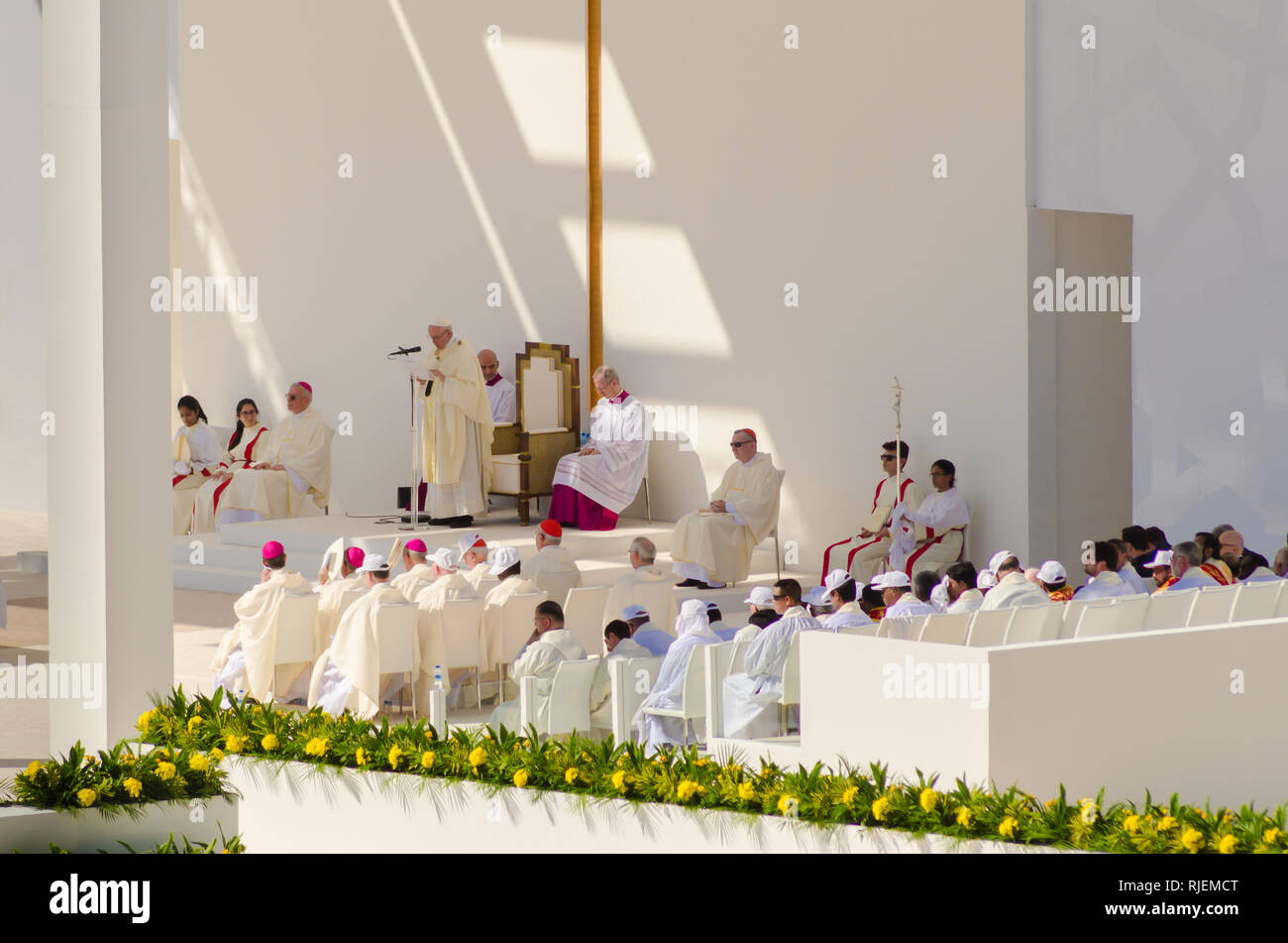 ABU DHABI, VEREINIGTE ARABISCHE EMIRATE - Februar 5, 2019: Papst Franziskus historischen Papstbesuch am Dienstag, Februar 5, 2019 in Zayed Sports City Stadium. Stockfoto