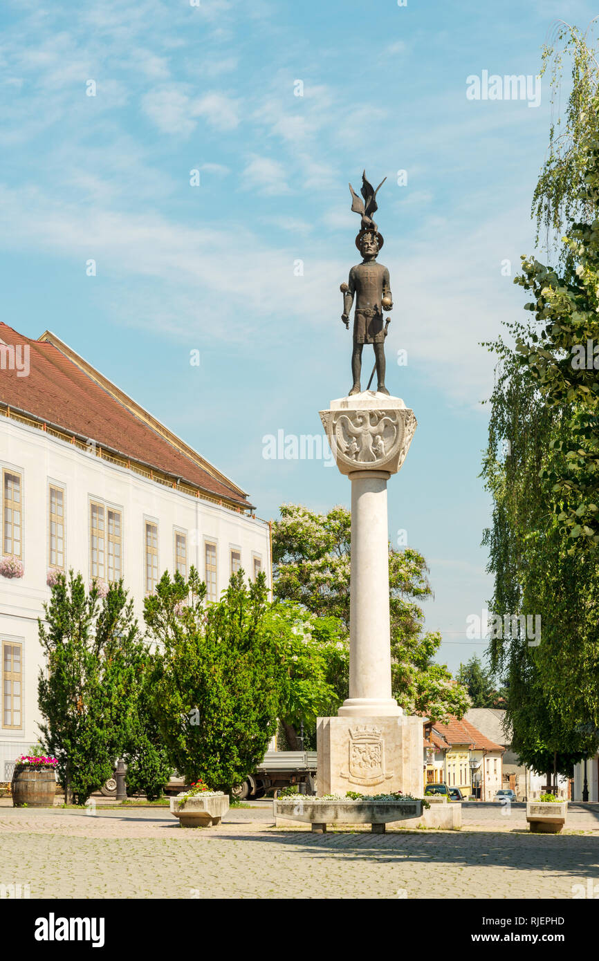 Tokaj Stadt Platz mit der Statue von König Stephan dem Heiligen, Tokaj Wein Region, Ungarn Stockfoto