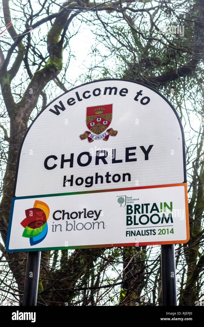 Im Winter bei Feniscowles, Blackburn, Lancashire, England Willkommen in Chorley und Hoghton Grenze unterzeichnen. Stockfoto