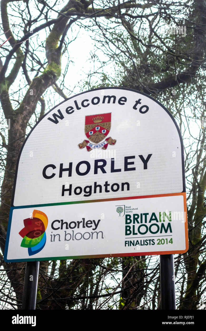 Im Winter bei Feniscowles, Blackburn, Lancashire, England Willkommen in Chorley und Hoghton Grenze unterzeichnen. Stockfoto
