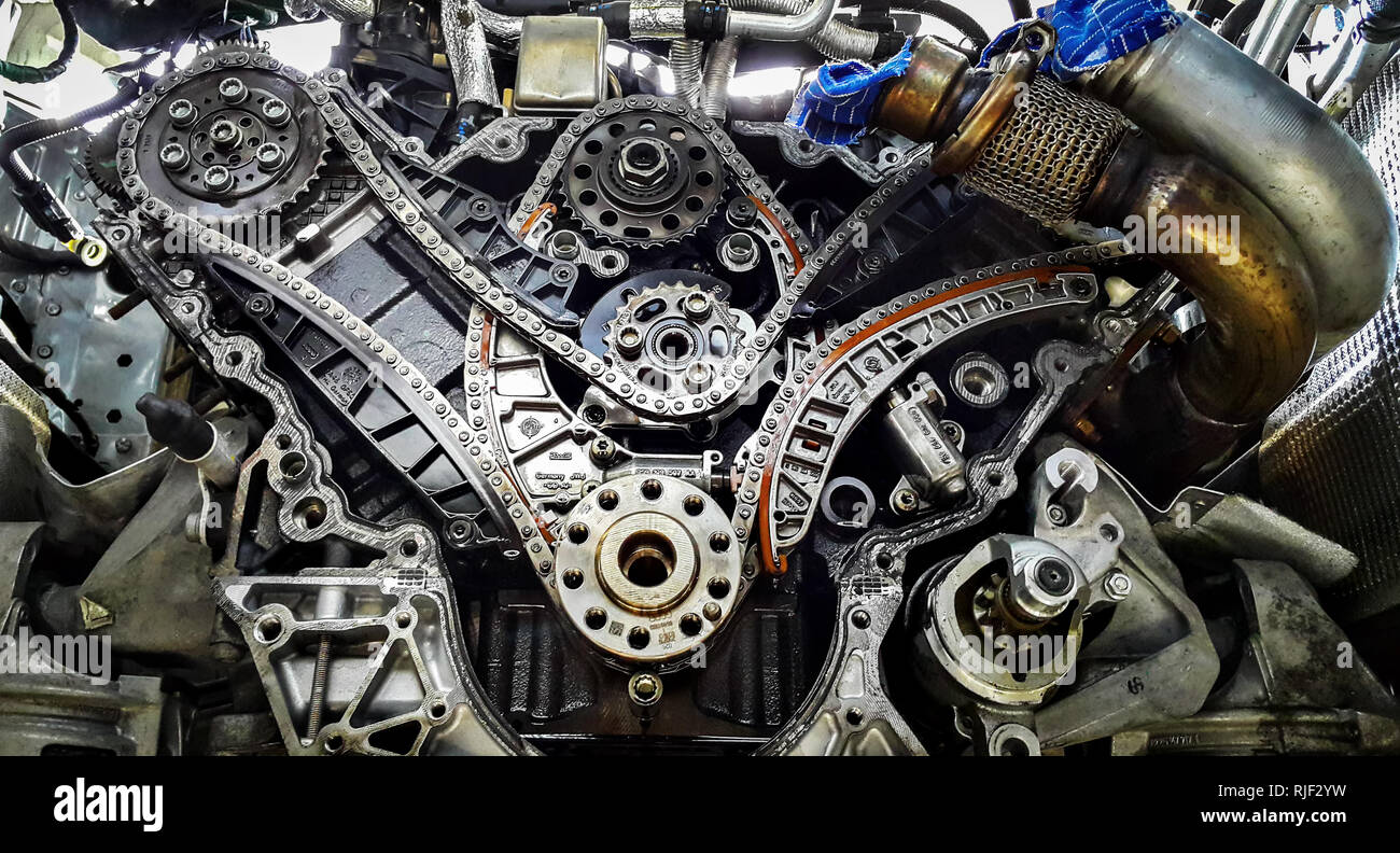 Varna, Bulgarien - Feb 5, 2019, Audi Q7 e-tron V6 Plug-in-Hybrid Auto präsentiert. Stockfoto