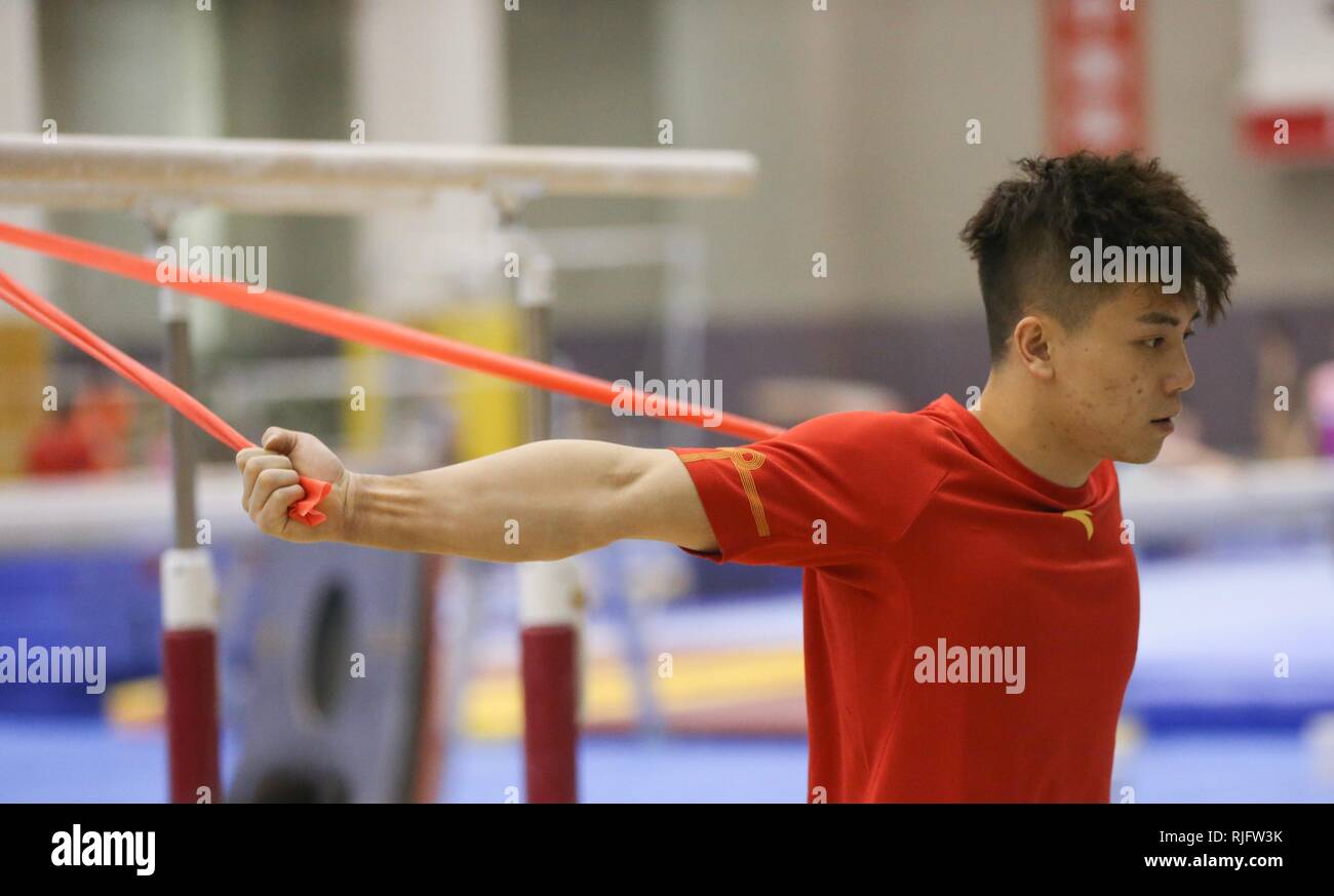 (190206) - Peking, Februar 6, 2019 (Xinhua) - Lin Chaopan der Chinesischen Nationalen gymnastics Team besucht eine Schulung in Peking, der Hauptstadt von China, Februar 6, 2018. (Xinhua / Jia Haocheng) Stockfoto
