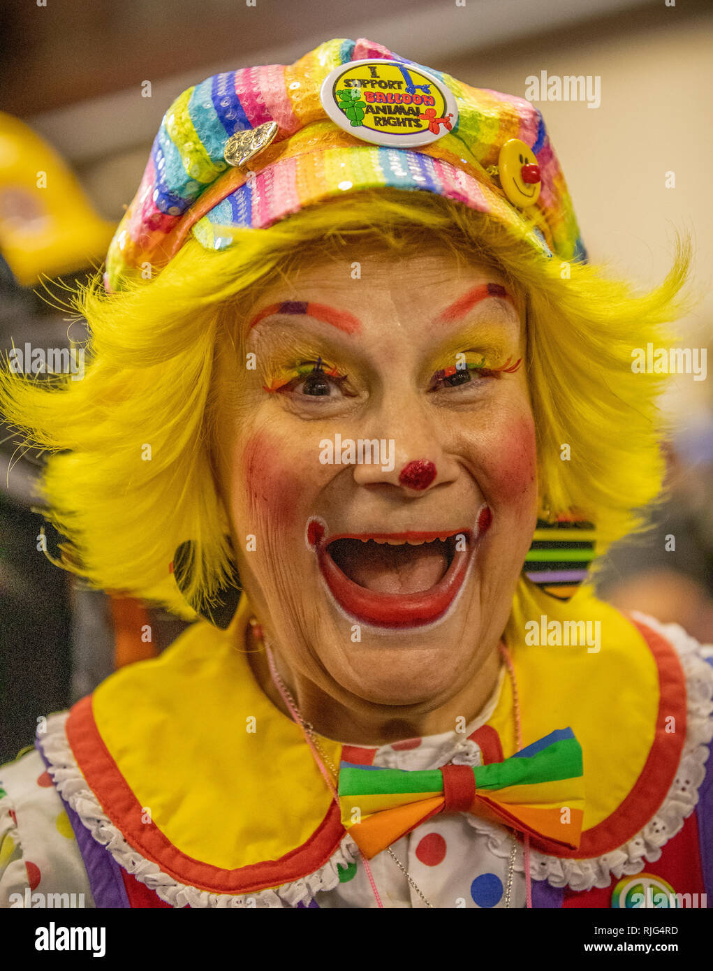 Weibliche Clown mit gelben Haar Stockfoto