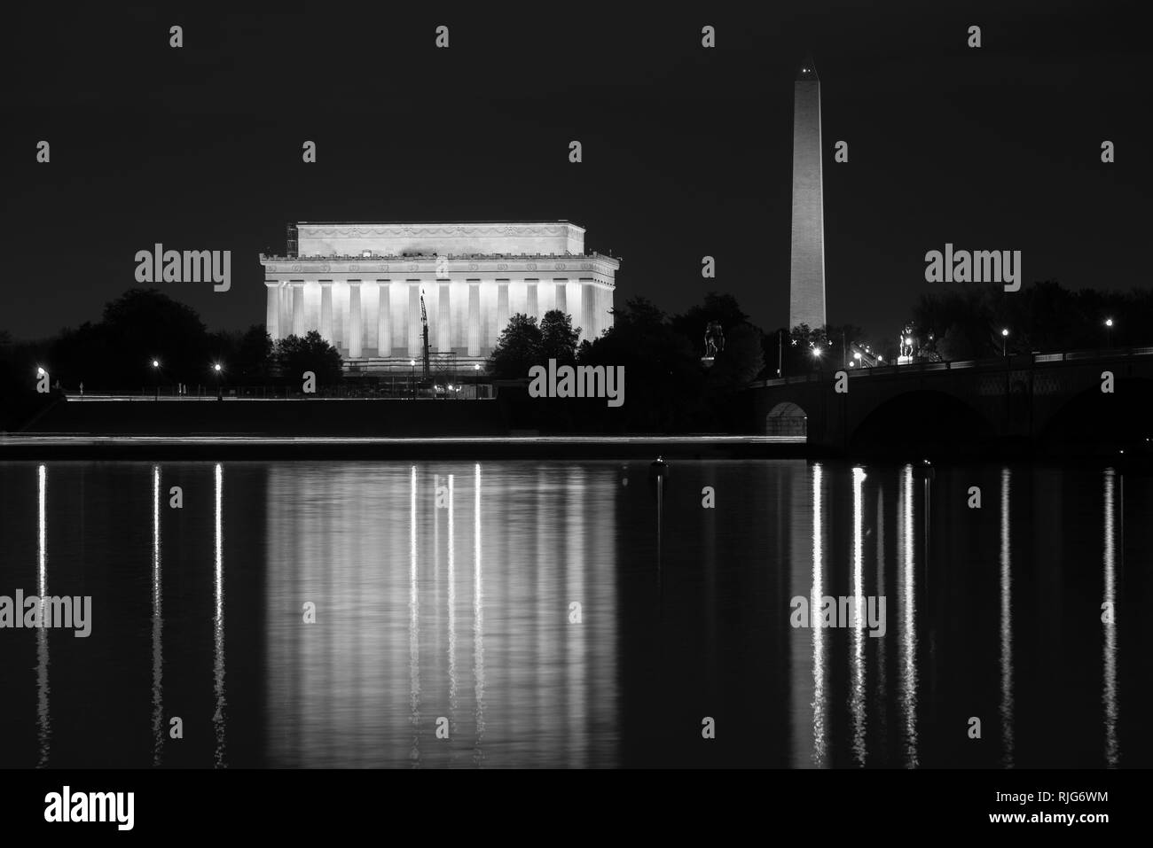 Das Lincoln Memorial und dem Washington Monument, das sich in den Potomac River in Washington, DC Stockfoto