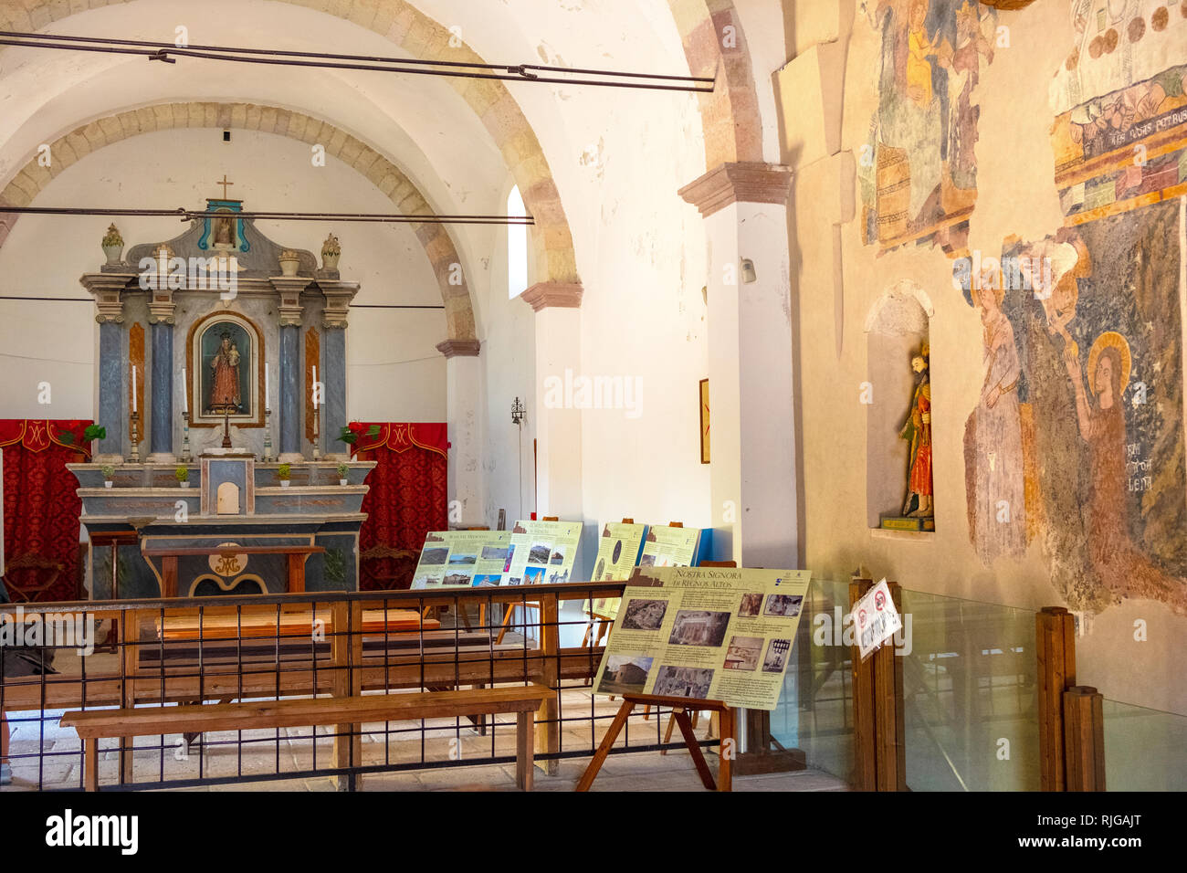 Bosa, Sardinien/Italien - 2018/08/13: in der Pfalzkapelle der Malaspina Castle, Schloss von Serravalle, Kirche Unserer Dame de sos Regnos Altos Stockfoto