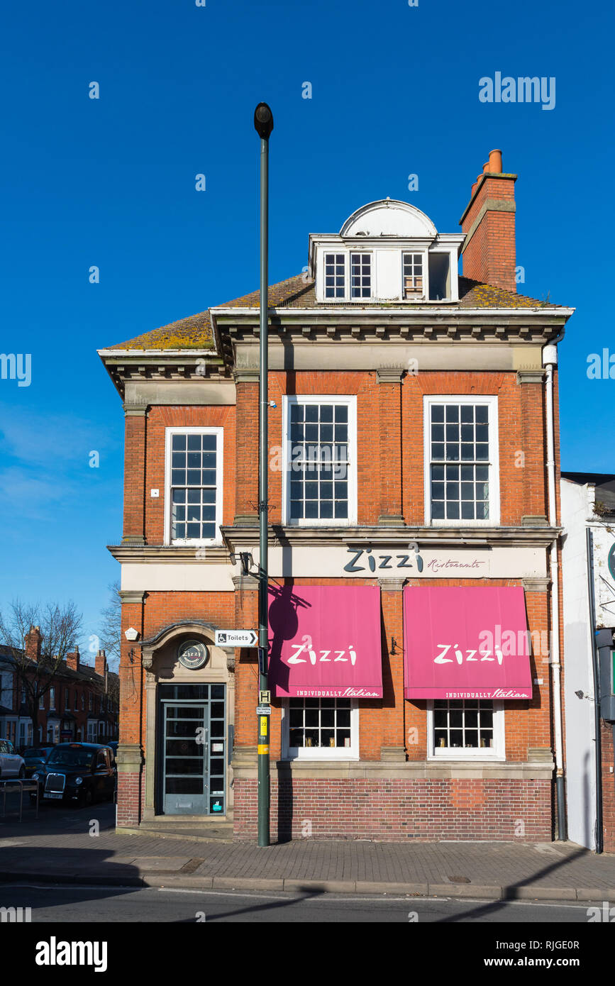 Zizzi Pizza und Pasta Restaurant in einem ehemaligen Bankgebäude in Harborne High Street, Birmingham Stockfoto