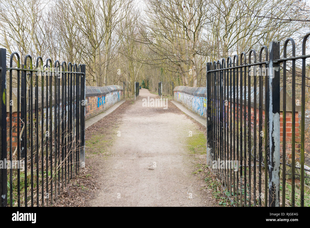 Die alte Eisenbahnlinie Harborne, Birmingham, die jetzt eine Bahn namens Harborne Gehweg Stockfoto