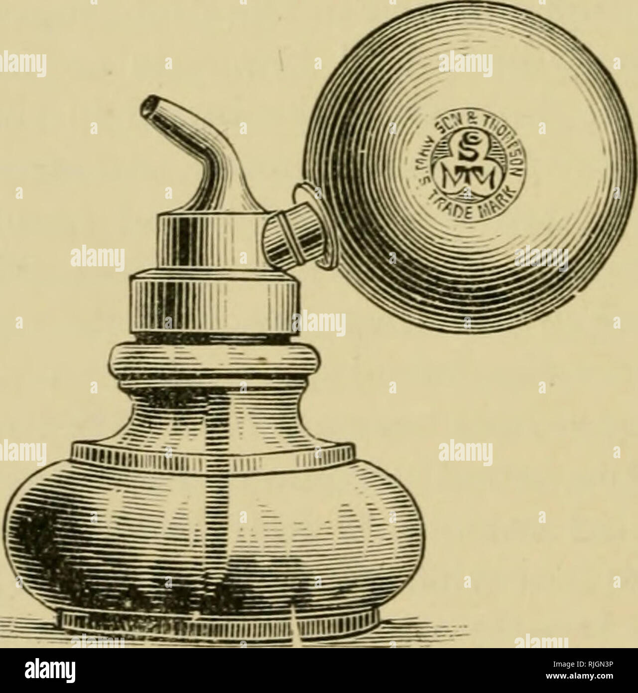 . Bienen für Vergnügen und Profit; ein Leitfaden für die Manipulation von Bienen, die Erzeugung von Honig, und die allgemeine Verwaltung der Imkerei. Bienen. 82 Bienen für Vergnügen und Profit. sind so stark, dass sie auch die Bienen töten. Die Behandlung, die ein Bienenkorb in den frühen Stadien der Krankheit zu heilen ist absolut in den fortgeschrittenen Stadien nutzlos, und diese Tatsache der Imker, darf nie vergessen. Nicht verwechseln gekühlt hrood für regelwidriges Brut. Wenn Brut zu kalt wird es stirbt, Hütte, danach, in der Zeit, es wird schwarz, nie broivn, wie in der Regelwidrigen Brut. Später wurde es trocknet ein und kommt schwer; Stockfoto