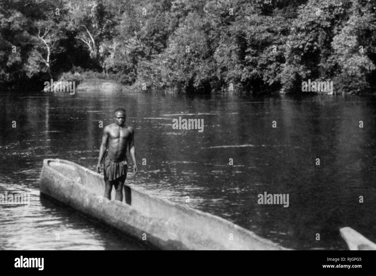 Afrika, Kongo belgischen Kanu aus einem Ausgehöhlten anmelden, 1927-30 gemacht Stockfoto