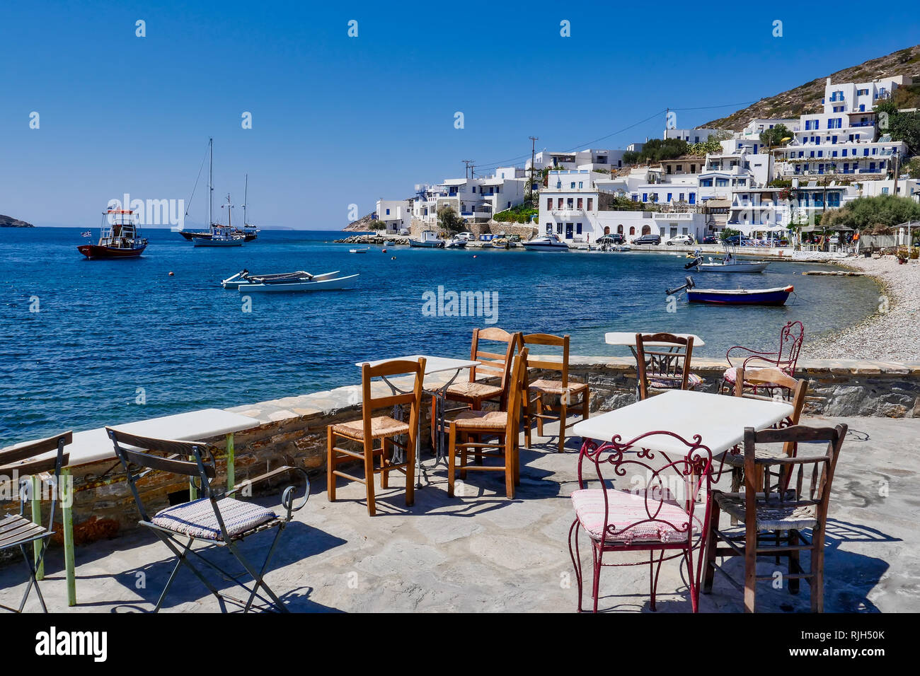 Amorgos, Griechenland - 31. Juli 2018: Ansicht von einem Teil der in Katapola Insel Amorgos, Griechenland Stockfoto