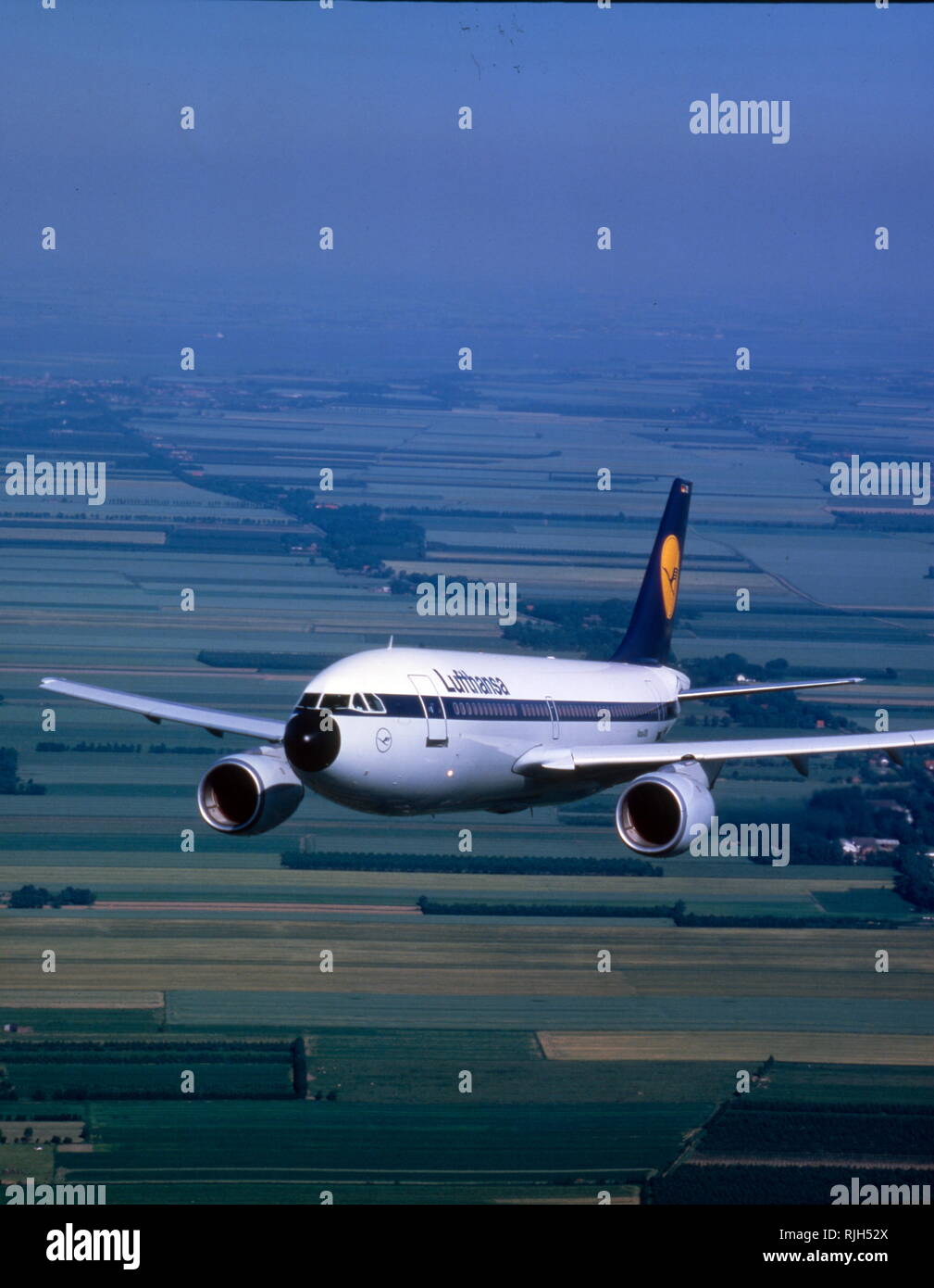 Deutsch, Lufthansa, Airbus A310, mittel- bis langfristige zweimotorigen, wide-Body Jet Airliner; entwickelt und von Airbus hergestellt, dann ein Konsortium von europäischen Luft- und Raumfahrtindustrie. Der erste Prototyp A310 Maiden des Typs Flug durchgeführt. Im April 1983. Es wurde zwischen 1983 und 1998 hergestellt Stockfoto