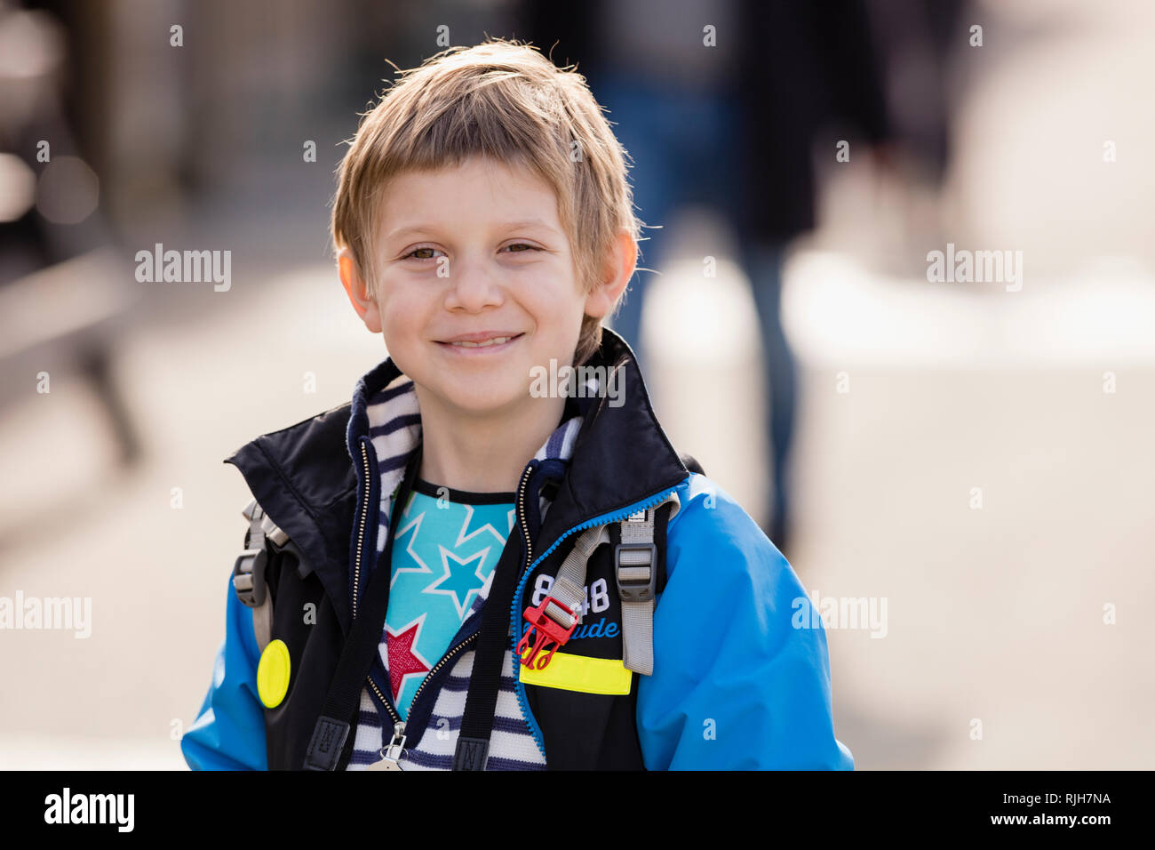 Porträt eines lächelnden jungen Stockfoto