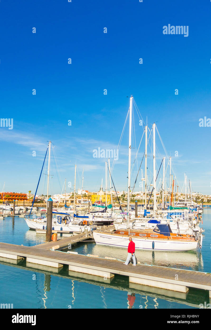 Yachten und Kondominium, Portimao marina, Stockfoto
