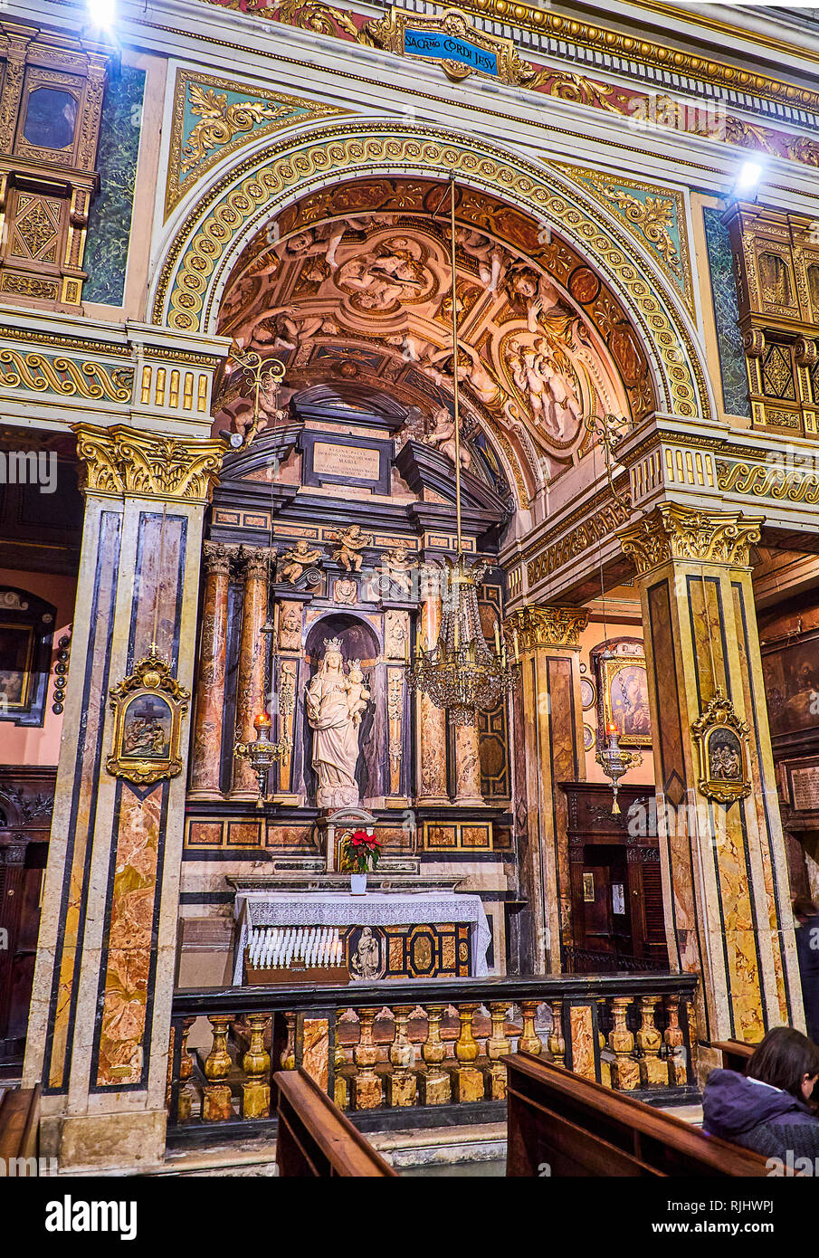 Seitliche Kapelle der Madonna della Pace (Unsere Liebe Frau des Friedens) der Chiesa di San Carlo Borromeo Kirche. Turin, Piemont, Italien. Stockfoto