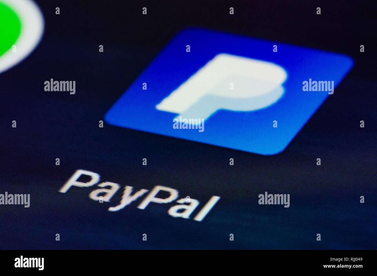 PayPal app ist eine amerikanische Firma, die ein weltweites online Zahlungssystem, online Geldüberweisungen unterstützt und dient Stockfoto