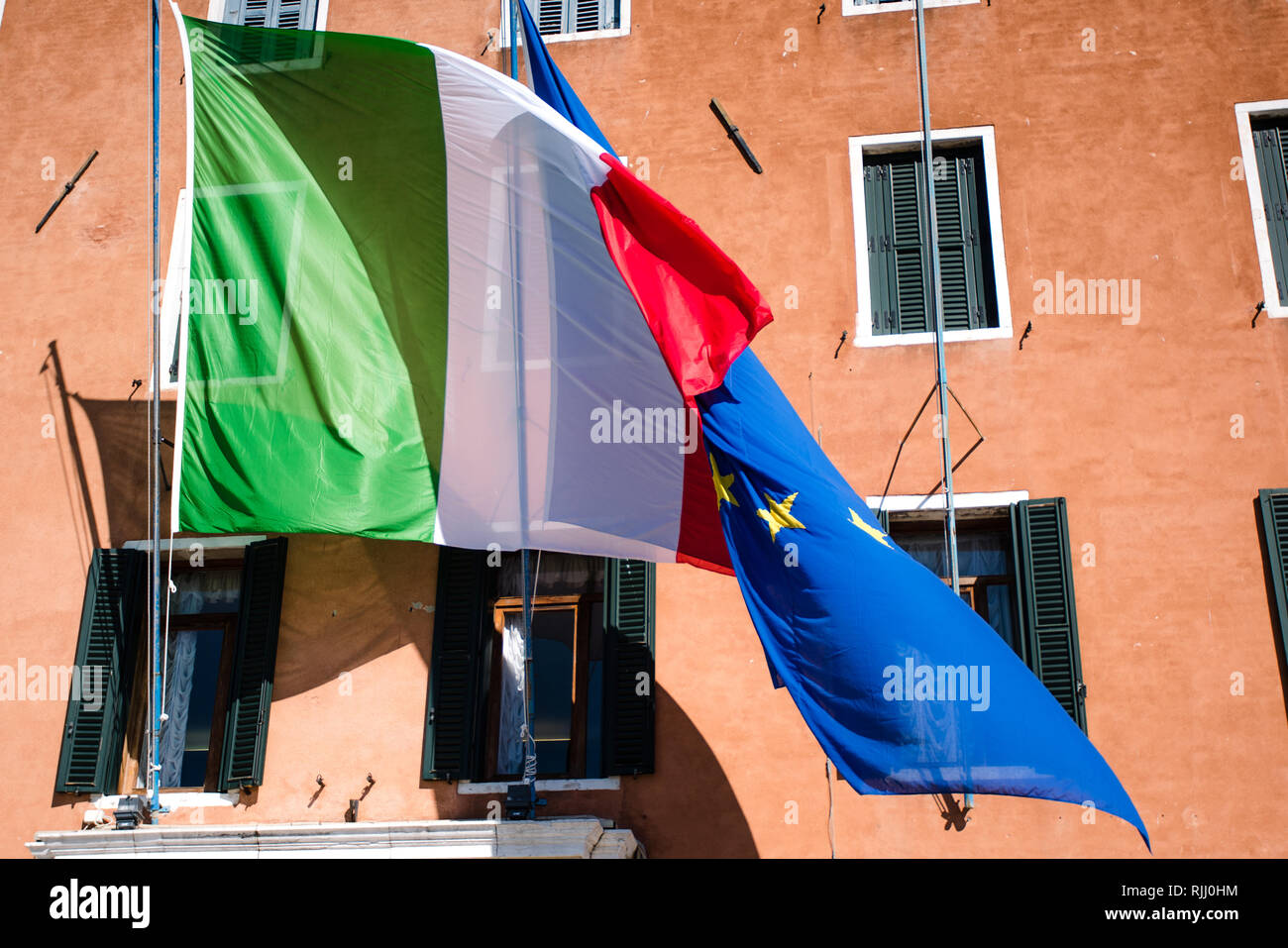 Italienischer Flagge und die Fahne der Europäischen Union Stockfoto