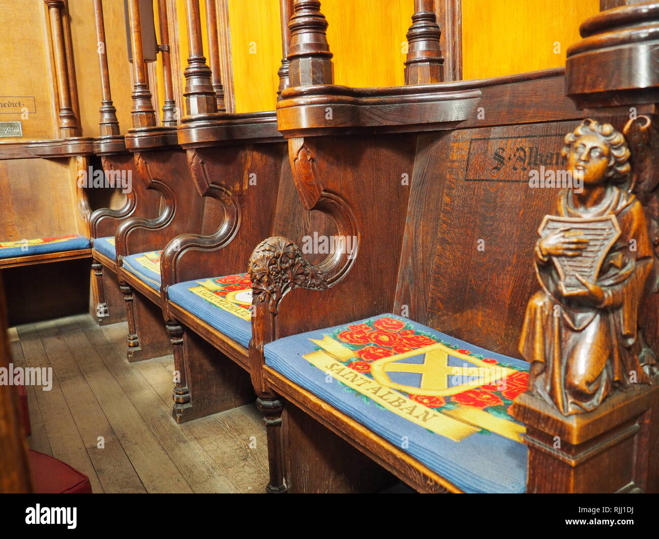 St. Albans Sitz im Kirchenchor St. Albans, Hertfordshire, Großbritannien Stockfoto