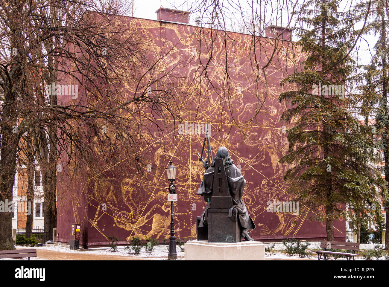 Statue von Jan Heweliusz (Johannes Hevelius), Astronom, von Jan Szczypka, 2006, Ulica Korzenna, Altes Rathaus, Danzig, Polen Stockfoto