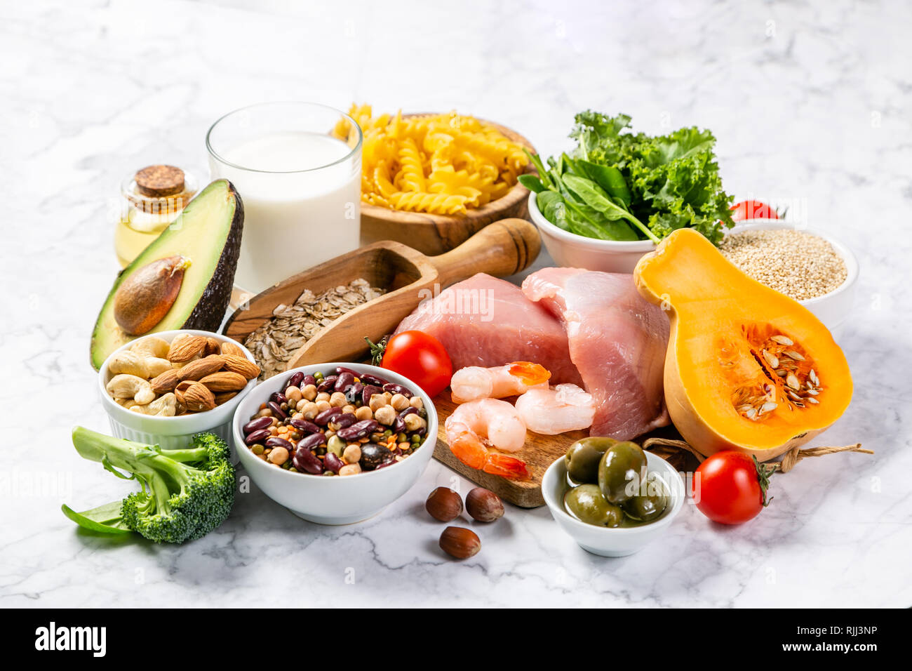 Mediterrane Ernährung - Fleisch, Fisch, Obst und Gemüse Stockfoto