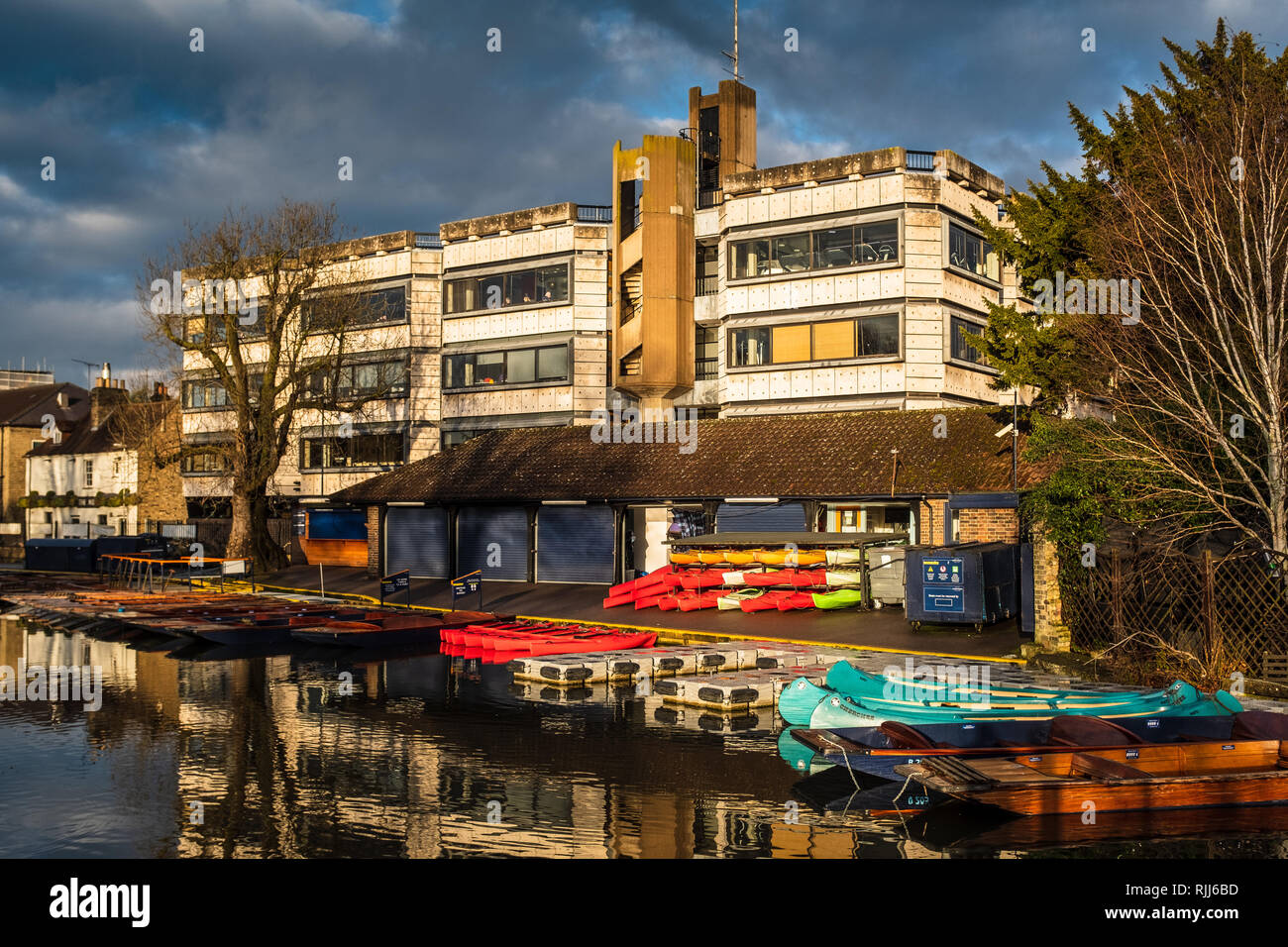 Cambridge University Center - das Brutalist Art Center ist ein sozialer Raum für Studierende, Mitarbeiter, Alumni und ihre Gäste. Gebaut 1967 HKPA. Stockfoto