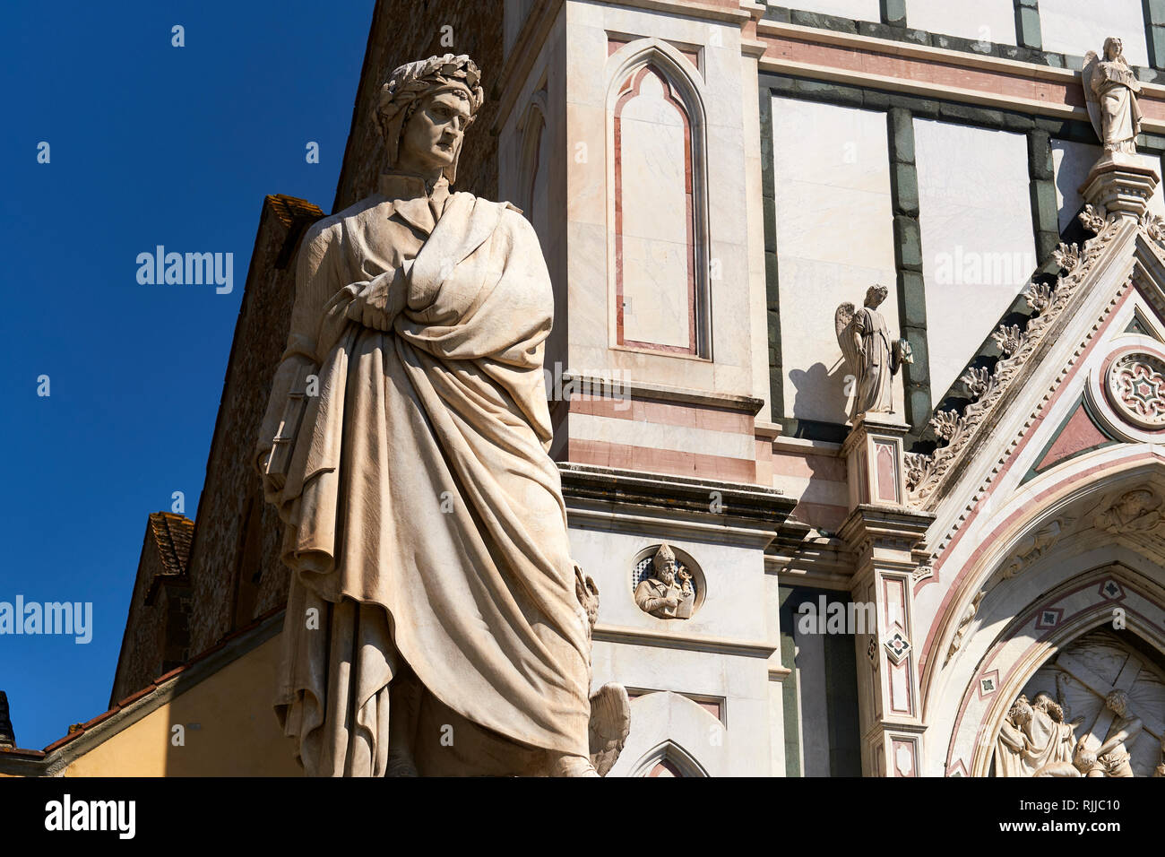 Skulptur von Dante Alighieri vor Santa Croce Kirche Florenz Italien Stockfoto