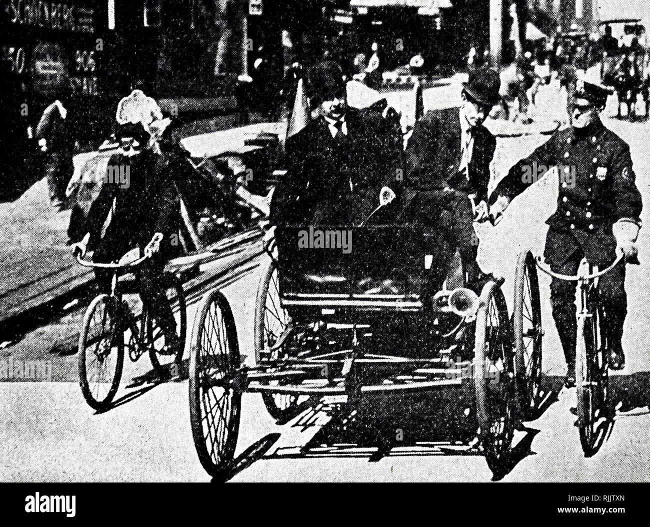 Ein Foto Von Elwood Haynes' Benzinbetriebenen Auto. Elwood Haynes  (1857-1925), Ein Amerikanischer Erfinder, Metallurge, Pionier Des  Automobilbaus, Unternehmer Und Industriellen. Vom 19. Jahrhundert  Stockfotografie - Alamy