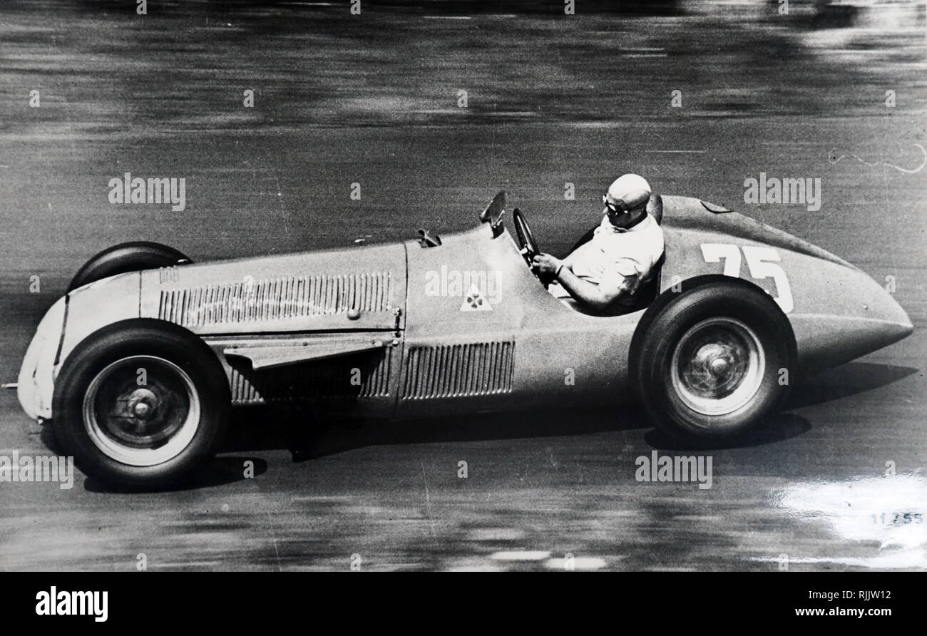Ein Foto von Juan Manuel Fangio im ersten Platz bei der Weltmeisterschaft 1951. Juan Manuel Fangio (1911-1995) ein argentinischer Rennfahrer. Vom 20. Jahrhundert Stockfoto