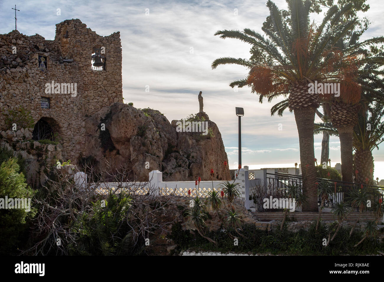 Mijas, Spanien. Die alte Kirche und Statue von Jesus in Mijas, Spanien. Stockfoto