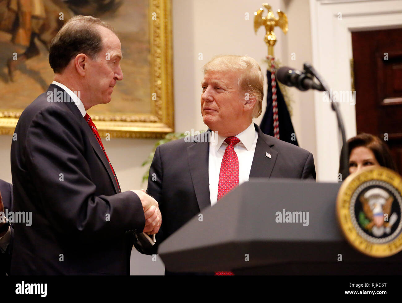 Washington, Vereinigte Staaten von Amerika. 06 Feb, 2019. Präsidenten der Vereinigten Staaten Donald J. Trumpf kündigt David Malpass als seine Wahl als Präsident der Weltbank zu dienen, in der Roosevelt Raum des Weißen Hauses in Washington, DC, 6. Februar 2019. Quelle: Martin H. Simon/CNP | Verwendung der weltweiten Kredit: dpa/Alamy leben Nachrichten Stockfoto