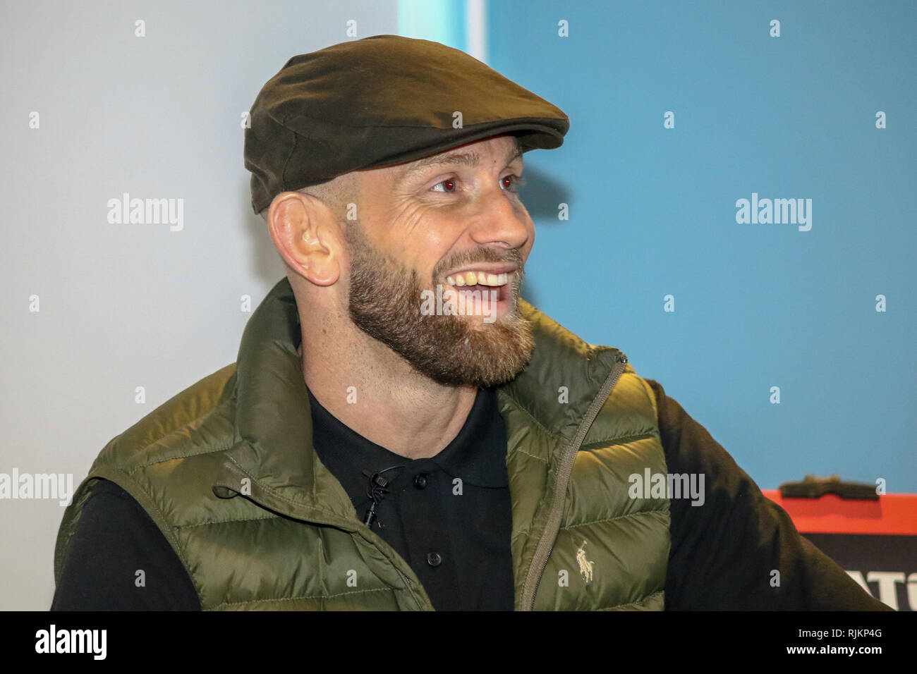 Newcastle, UK. 7 Feb, 2019. Cal Ellenor nimmt Fragen aus den Medien Quelle: Dan Cooke/Alamy leben Nachrichten Stockfoto