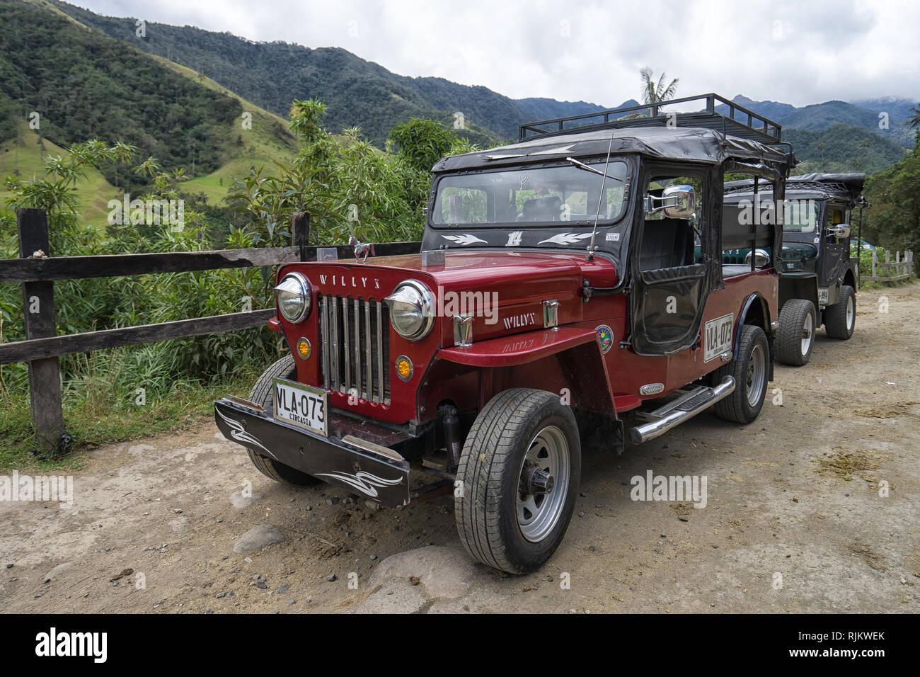 Salento, Kolumbien - 9. September 2018: Vintage all terrain vehicles als Taxis für Touristen Stockfoto