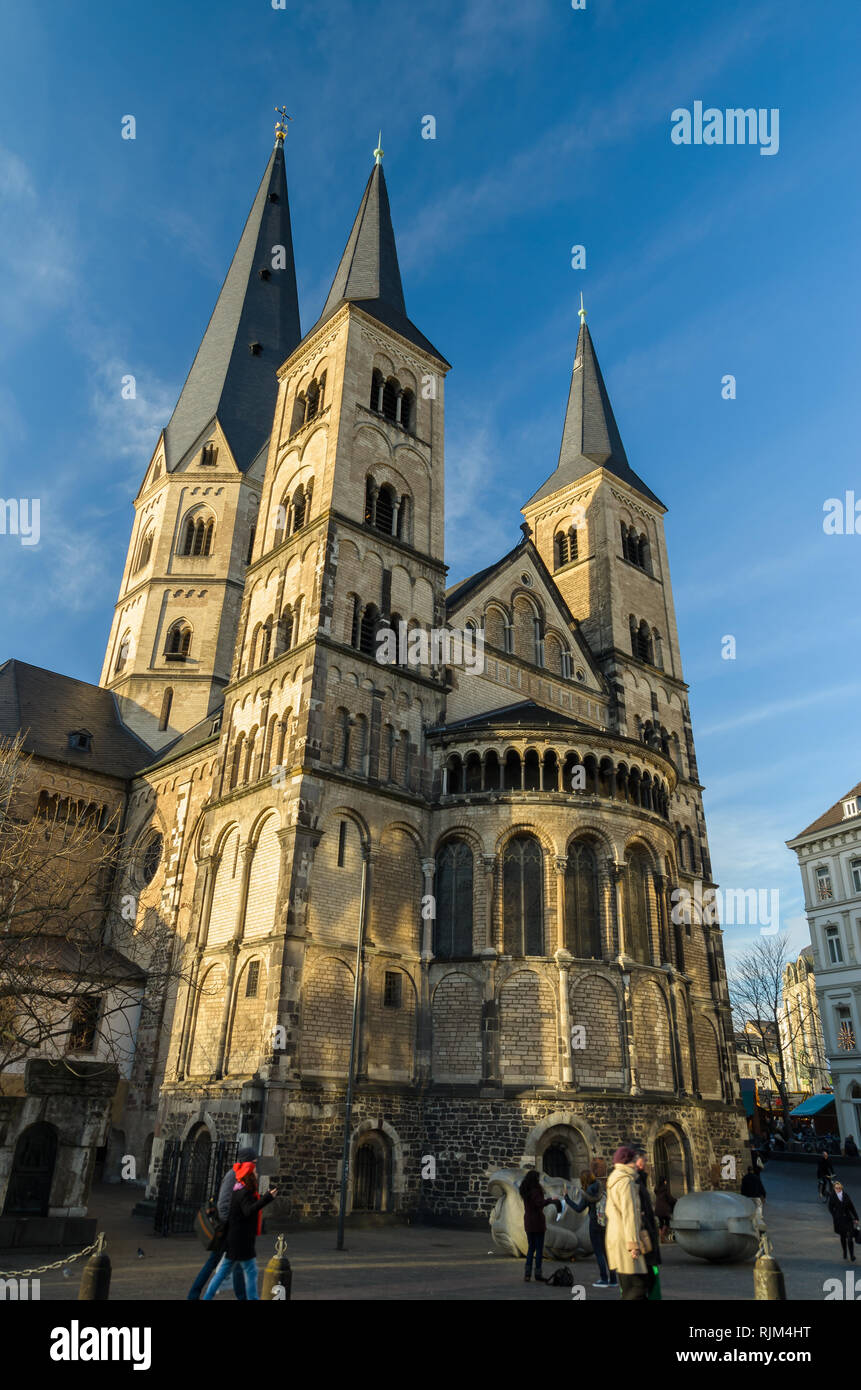 Bonner Münster, im Deutschen Bonner Münster, eine der ältesten Kirchen in Deutschland. Bonn, Nordrhein-Westfalen, Deutschland. Stockfoto
