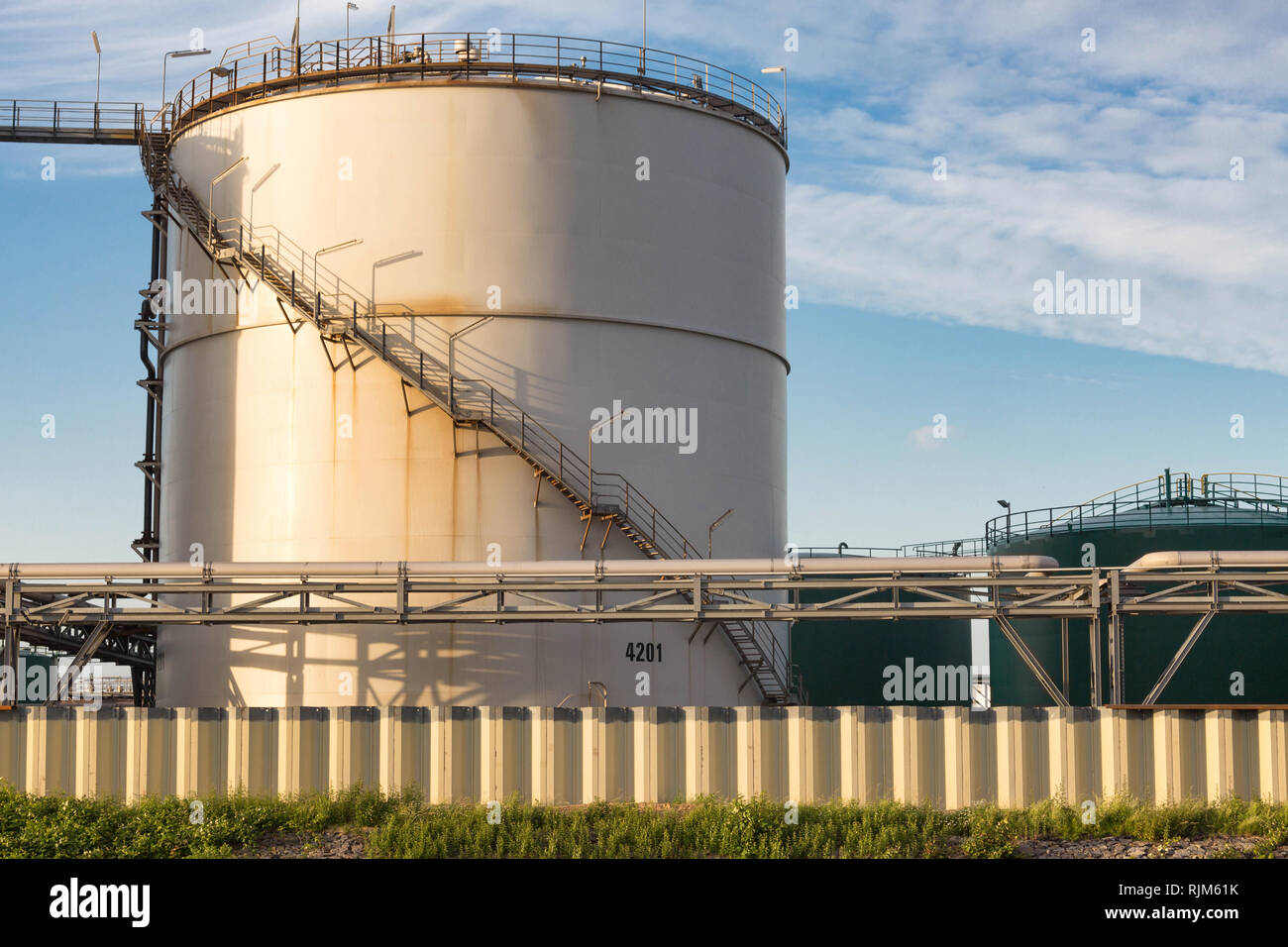 Hamburger Industriehafen Oilstation Stockfoto