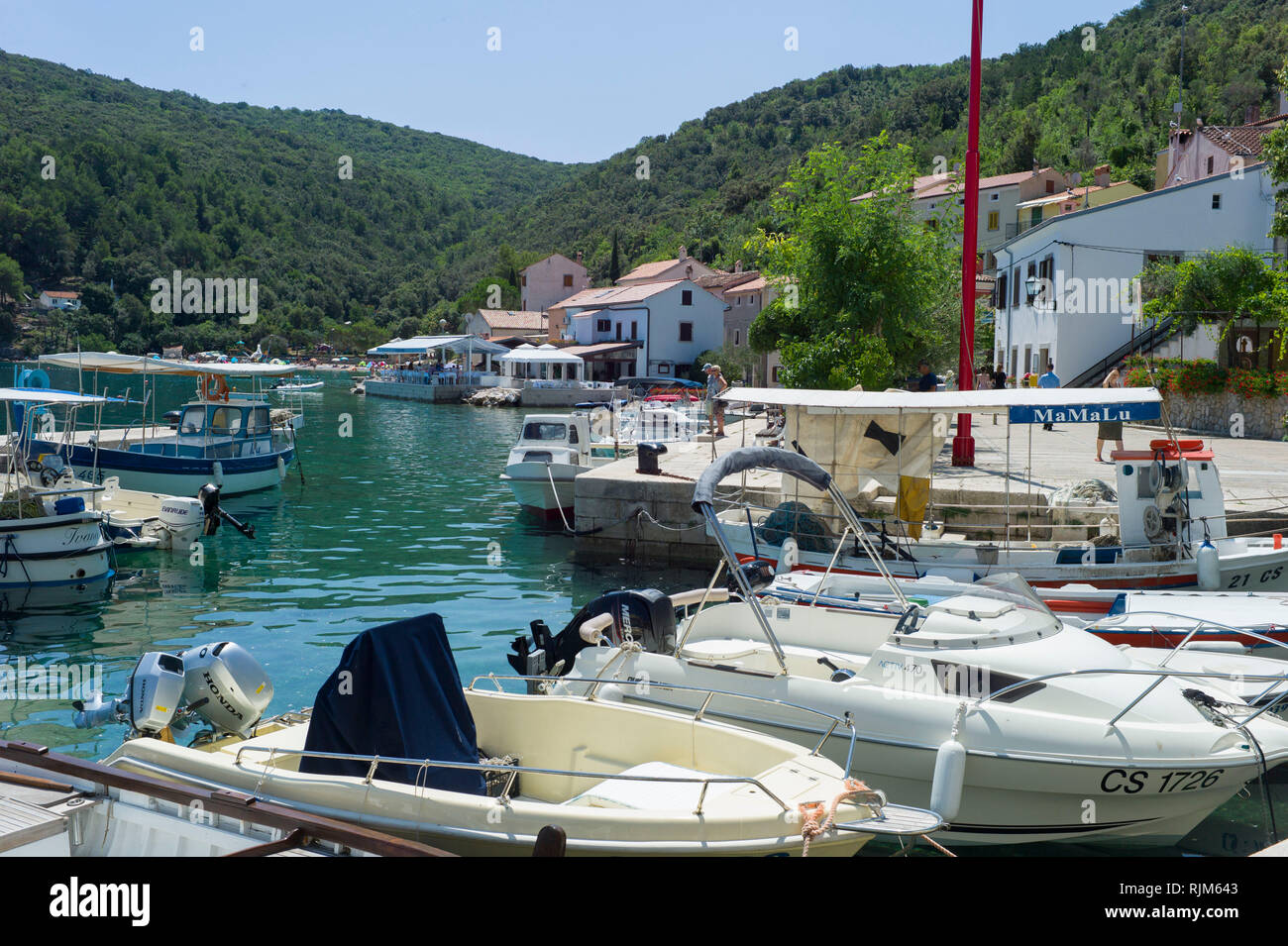 Boote in Valun Hafen in der Stadt Cres, Cres Kroatien Stockfoto