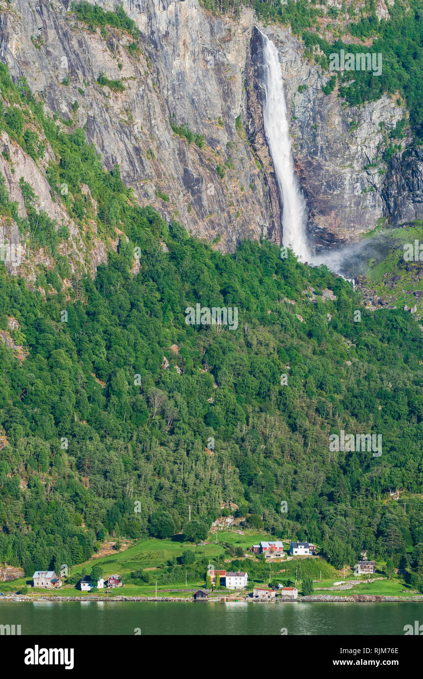 Bergige Wasserfall Feigumfossen, Glanz, Norwegen, Europa Stockfoto