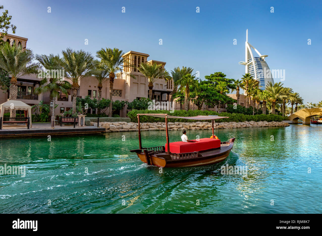 Dubai, UAE/11. 03. 2018: Abra Bootsfahrt im Souk medinat Jumeirah Stockfoto