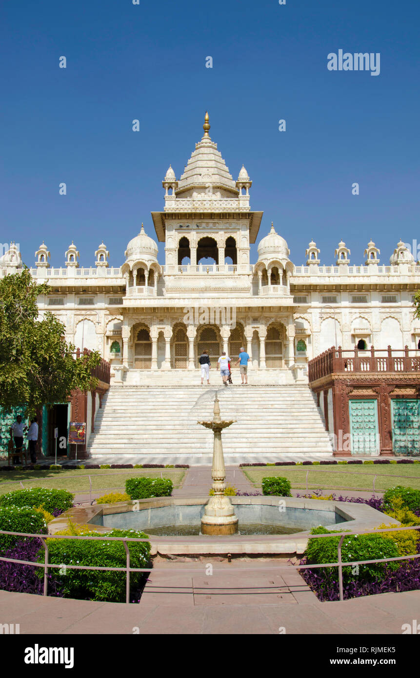 JODHPUR, Rajasthan, Indien, Touristische auf Jaswant Thada Kenotaph Stockfoto