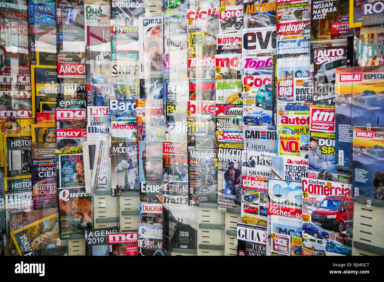 Zeitungen und Zeitschriften, in einem Zeitungsstand, Madrid, Spanien Stockfoto