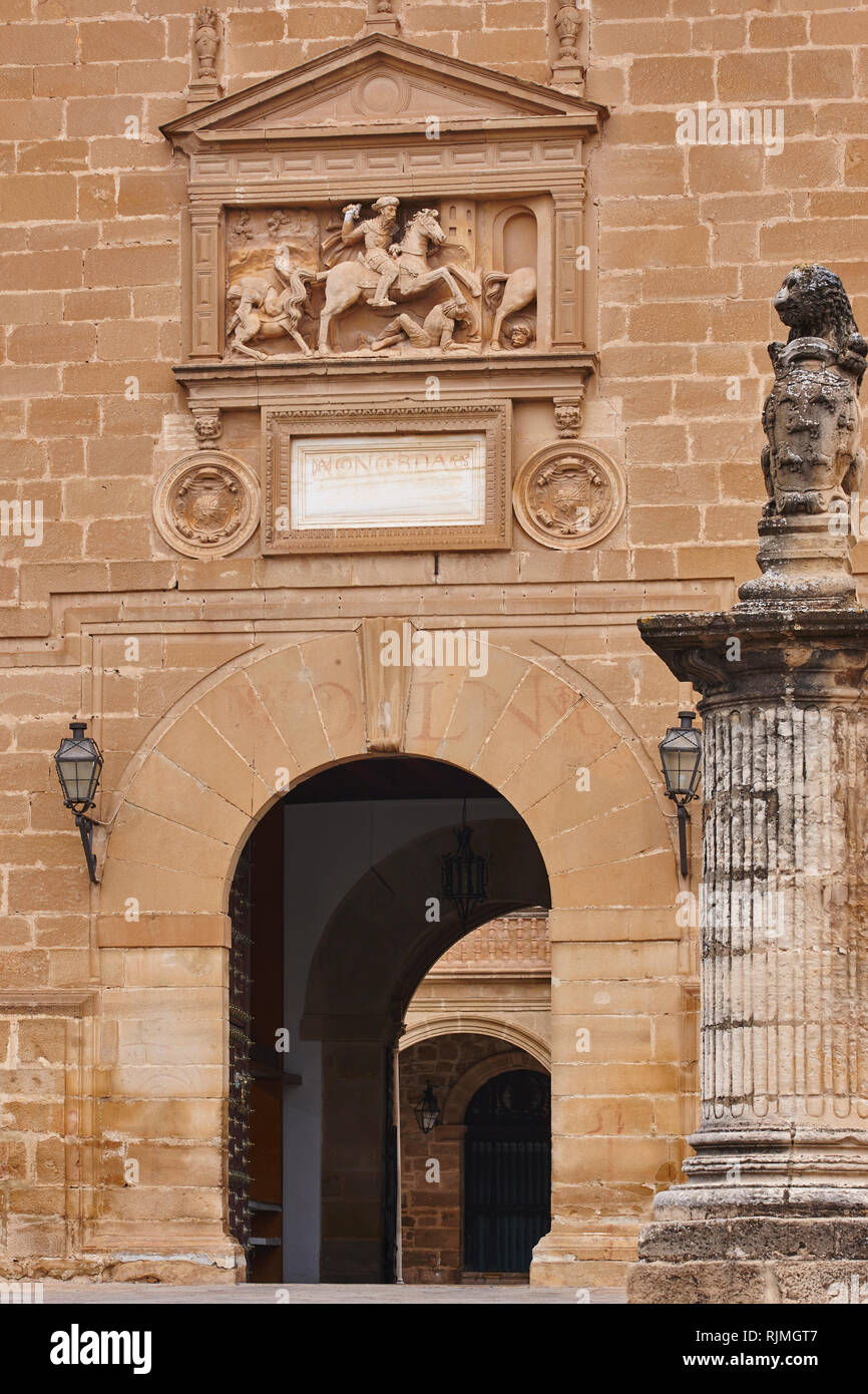 Santiago Krankenhaus Fassade aus Stein aus dem 16. Jahrhundert. Die zum UNESCO-Weltkulturerbe zählt. Ubeda, Spanien Stockfoto